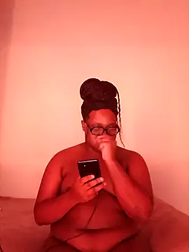 Gyminae online show from October 28, 2025, 6:07 pm