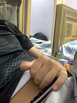 FlungBergenia online show from October 10, 2025, 5:14 pm