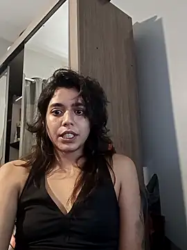 Maricamposs online show from November 3, 2025, 7:28 pm