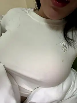 Snapshot of ZinzinLy chatting on January 7, 2026, 5:40 pm ZinzinLy online show from January 7, 2026, 5:40 pm