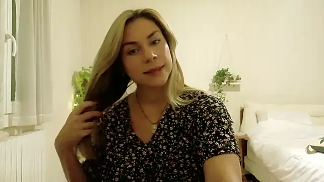 wonderalice31 online show from October 13, 2025, 7:15 pm