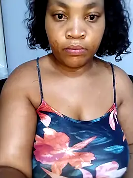 Snapshot of BeverlyQueen14 chatting on December 14, 2025, 9:59 am BeverlyQueen14 online show from December 14, 2025, 9:59 am