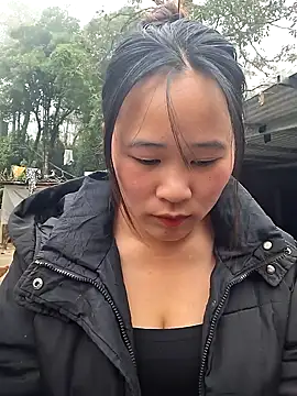 Snapshot of ALIENHR38 chatting on December 4, 2025, 1:26 am ALIENHR38 online show from December 4, 2025, 1:26 am