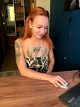 Snapshot of Amore_Mia_ chatting on October 6, 2025, 5:41 am Amore Mia online show from October 6, 2025, 5:41 am