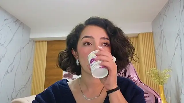 sara lopez s online show from June 17, 2026, 1:32 pm
