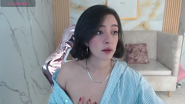 sara lopez s online show from October 8, 2025, 2:07 pm