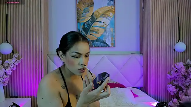 Mila Hank  online show from April 13, 2026, 12:09 pm