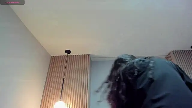 Mila Hank  online show from June 3, 2026, 1:23 pm