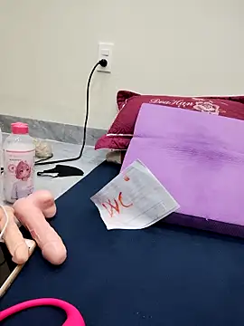 Lyly suri07 online show from December 20, 2025, 4:32 pm