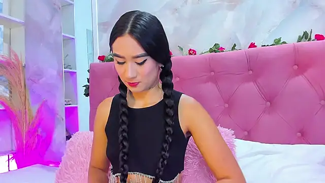 Nicolqueen  online show from November 6, 2025, 11:14 am