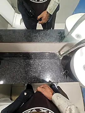 Snapshot of Gamecoc chatting on December 17, 2025, 10:42 am Gamecoc online show from December 17, 2025, 10:42 am