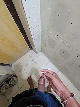 Snapshot of Gamecoc chatting on October 14, 2025, 5:57 pm Gamecoc online show from October 14, 2025, 5:57 pm