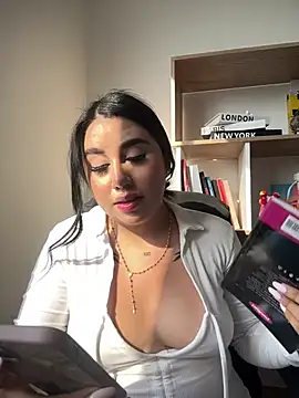 Sophie Dreamss online show from April 13, 2026, 8:57 pm