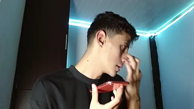 Snapshot of Emil_prl chatting on September 10, 2025, 7:24 pm Emil prl online show from September 10, 2025, 7:24 pm