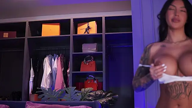 Snapshot of AishaaDevoe chatting on September 12, 2025, 3:34 pm AishaaDevoe online show from September 12, 2025, 3:34 pm