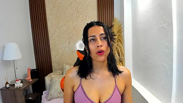 Thais kim online show from November 1, 2025, 12:21 pm