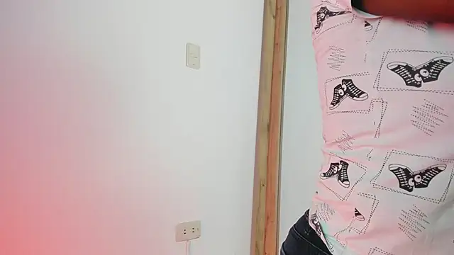 coral15  online show from October 30, 2025, 2:21 am