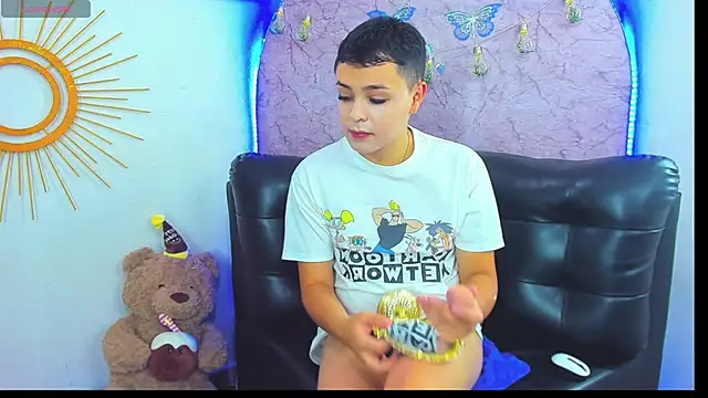 christopher Hot online show from April 21, 2026, 7:42 pm