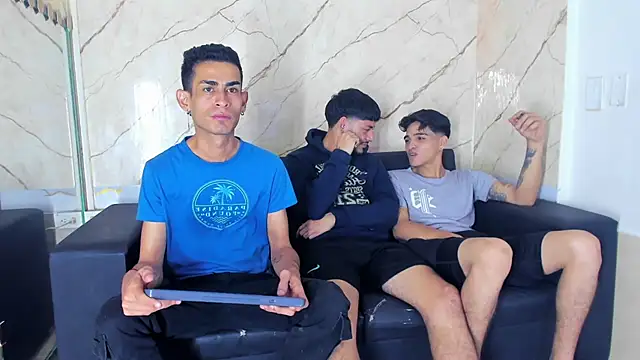 Golldens Dreamss online show from November 27, 2025, 2:06 pm