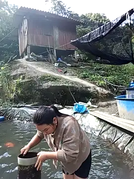 may-squirl online show from November 7, 2025, 2:27 am