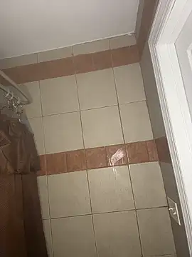 TRILLAHUNG online show from November 25, 2025, 8:53 pm