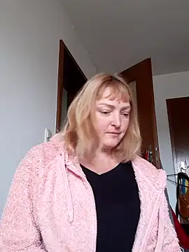 Snapshot of LiluLiluLilu chatting on October 6, 2025, 1:45 pm LiluLiluLilu online show from October 6, 2025, 1:45 pm