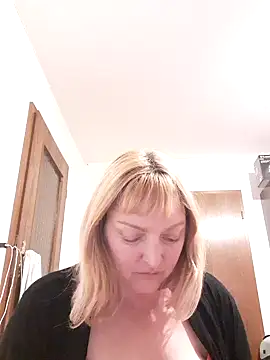 Snapshot of LiluLiluLilu chatting on September 27, 2025, 9:21 pm LiluLiluLilu online show from September 27, 2025, 9:21 pm