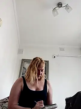 Snapshot of LiluLiluLilu chatting on September 17, 2025, 6:26 am LiluLiluLilu online show from September 17, 2025, 6:26 am