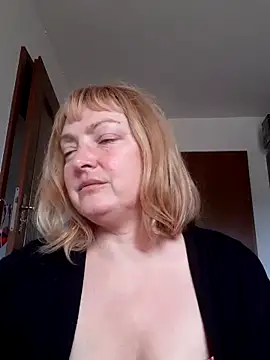 Snapshot of LiluLiluLilu chatting on September 28, 2025, 9:27 am LiluLiluLilu online show from September 28, 2025, 9:27 am