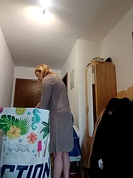 LiluLiluLilu online show from April 15, 2026, 8:20 am