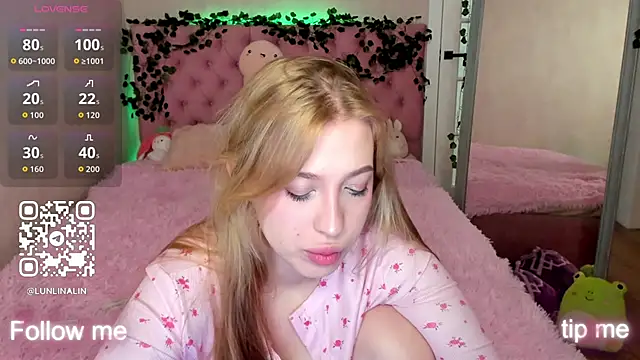 Snapshot of LightStar_18 chatting on November 15, 2025, 5:06 pm LightStar 18 online show from November 15, 2025, 5:06 pm