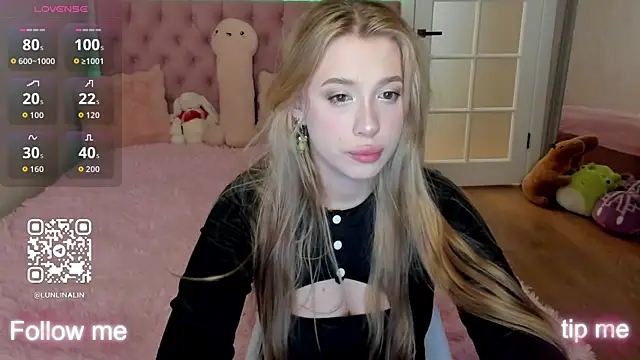 Snapshot of LightStar_18 chatting on December 4, 2025, 8:08 pm LightStar 18 online show from December 4, 2025, 8:08 pm