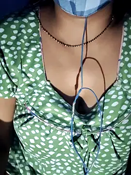 Snapshot of Alina-khan chatting on May 7, 2026, 6:11 pm Alina-khan online show from May 7, 2026, 6:11 pm