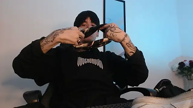 Anhonymus  online show from November 22, 2025, 8:40 pm