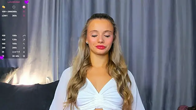 NaughtySeraphine online show from November 5, 2025, 6:05 am