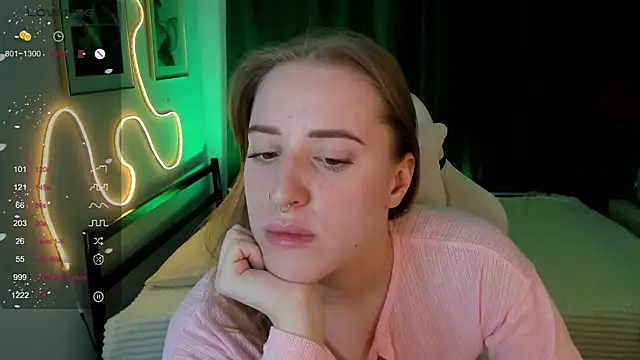 Snapshot of Alice_Cire chatting on December 18, 2025, 2:32 pm Alice Cire online show from December 18, 2025, 2:32 pm