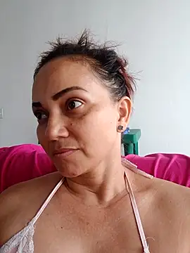Snapshot of Amanda39 chatting on April 21, 2026, 10:05 pm Amanda39 online show from April 21, 2026, 10:05 pm
