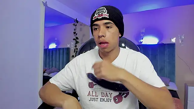 Snapshot of Muscle_Scott chatting on November 9, 2025, 1:59 pm Muscle Scott online show from November 9, 2025, 1:59 pm