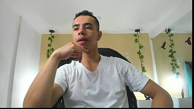 Snapshot of Muscle_Scott chatting on October 23, 2025, 12:26 pm Muscle Scott online show from October 23, 2025, 12:26 pm