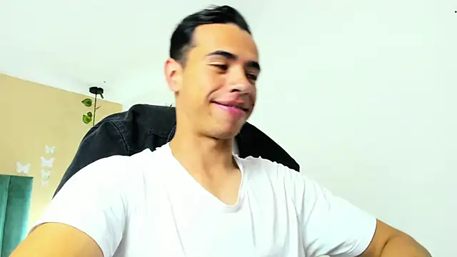 Snapshot of Muscle_Scott chatting on September 15, 2025, 12:05 pm Muscle Scott online show from September 15, 2025, 12:05 pm