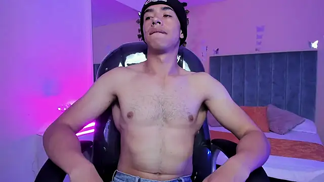 Snapshot of Muscle_Scott chatting on November 24, 2025, 12:49 pm Muscle Scott online show from November 24, 2025, 12:49 pm