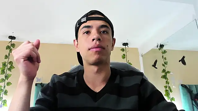 Snapshot of Muscle_Scott chatting on October 14, 2025, 12:06 pm Muscle Scott online show from October 14, 2025, 12:06 pm