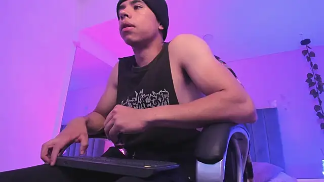 Snapshot of Muscle_Scott chatting on November 15, 2025, 12:53 pm Muscle Scott online show from November 15, 2025, 12:53 pm