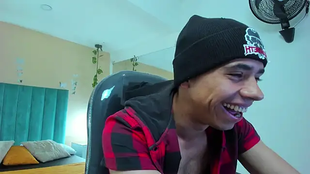 Snapshot of Muscle_Scott chatting on December 1, 2025, 12:39 pm Muscle Scott online show from December 1, 2025, 12:39 pm