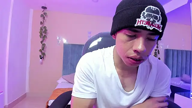 Snapshot of Muscle_Scott chatting on December 2, 2025, 12:40 pm Muscle Scott online show from December 2, 2025, 12:40 pm