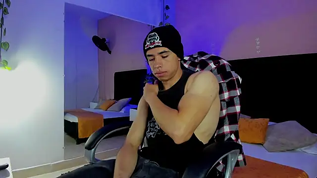 Snapshot of Muscle_Scott chatting on November 30, 2025, 2:29 pm Muscle Scott online show from November 30, 2025, 2:29 pm