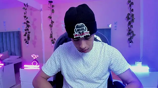 Snapshot of Muscle_Scott chatting on November 5, 2025, 12:41 pm Muscle Scott online show from November 5, 2025, 12:41 pm