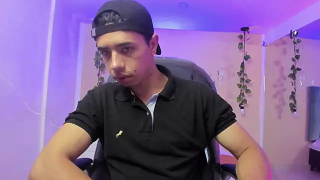 Snapshot of Muscle_Scott chatting on December 4, 2025, 12:48 pm Muscle Scott online show from December 4, 2025, 12:48 pm