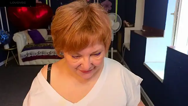 Snapshot of Kira_Kenett chatting on June 2, 2026, 5:40 am Kira Kenett online show from June 2, 2026, 5:40 am