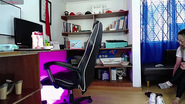 Snapshot of GretaVoss_ chatting on October 27, 2025, 7:04 pm GretaVoss online show from October 27, 2025, 7:04 pm